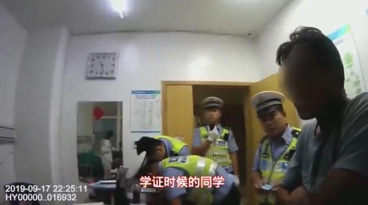 男子酒駕被抓后發(fā)現(xiàn)交警是老同學(xué)