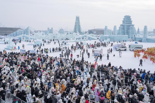 冰雪大世界排隊(duì)讓大哥崩潰了