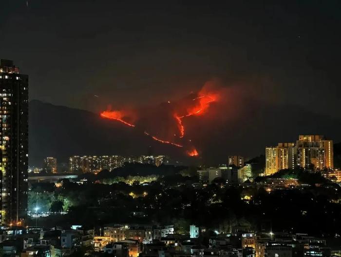 香港元朗山火已受控 無(wú)人員受傷報(bào)告