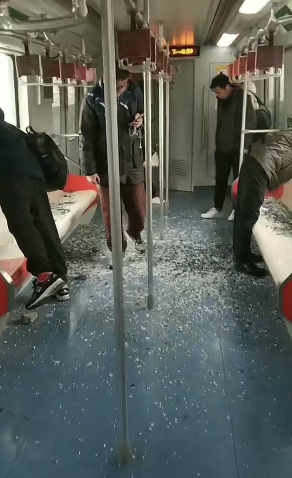 上海地鐵列車撞塔吊 車頭變形