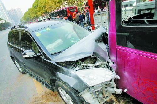 八百完整版下載,轎車高速遭割胎 系汽修廠員工所為